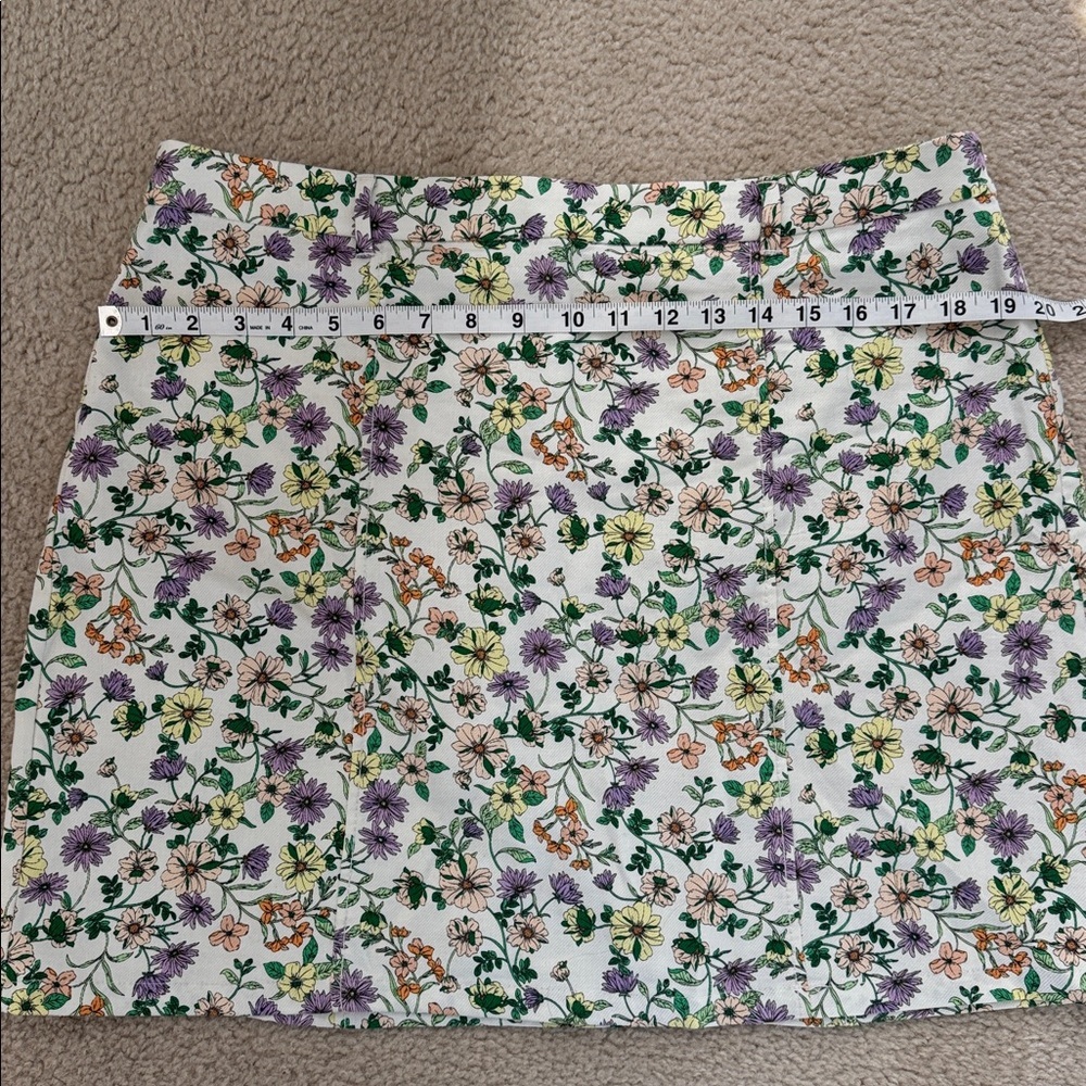 🌸 LOFT Floral Skirt 🌸
Size 12 - Picture 5 of 7